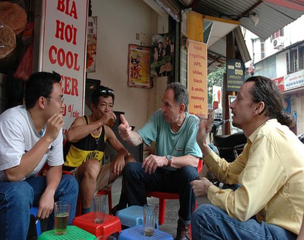 Việt Nam hiện có 350 cơ sở sản xuất bia phục vụ thị trường 87 triệu dân. Việt Nam được dự báo sẽ trở thành thị trường tiêu thụ bia lớn nhất thế giới của hãng bia Heineken.
